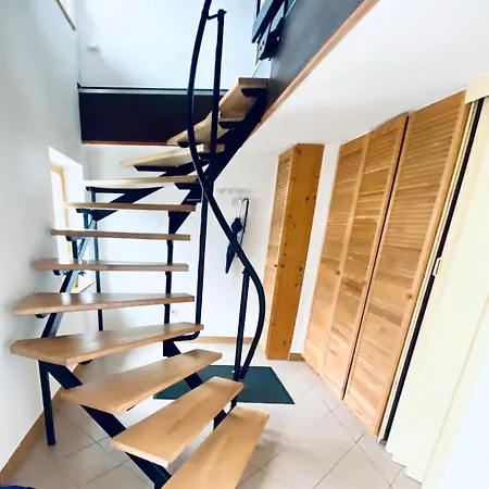 Kapitaens Hus - Traditionelles Reethaus Strandnah, Sauna, Grosser Garten, Pkw-stellplaetze بيت للعطل