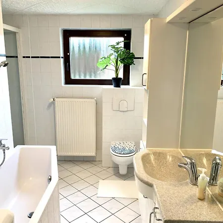 Kapitaens Hus - Traditionelles Reethaus Strandnah, Sauna, Grosser Garten, Pkw-stellplaetze * غرال موريتز