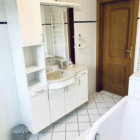 بيت للعطل Kapitaens Hus - Traditionelles Reethaus Strandnah, Sauna, Grosser Garten, Pkw-stellplaetze