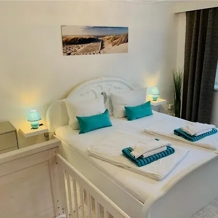 Kapitaens Hus - Traditionelles Reethaus Strandnah, Sauna, Grosser Garten, Pkw-stellplaetze * Graal-Mueritz