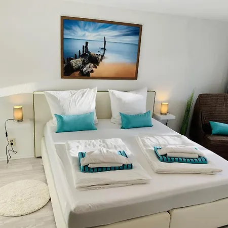 Kapitaens Hus - Traditionelles Reethaus Strandnah, Sauna, Grosser Garten, Pkw-stellplaetze Graal-Mueritz