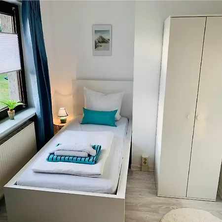Kapitaens Hus - Traditionelles Reethaus Strandnah, Sauna, Grosser Garten, Pkw-stellplaetze * غرال موريتز