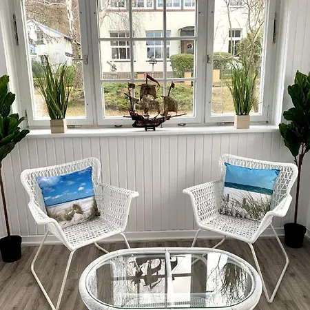 بيت للعطل Kapitaens Hus - Traditionelles Reethaus Strandnah, Sauna, Grosser Garten, Pkw-stellplaetze *