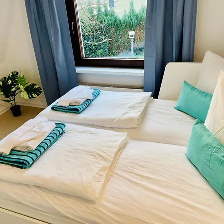 Kapitaens Hus - Traditionelles Reethaus Strandnah, Sauna, Grosser Garten, Pkw-stellplaetze * Graal-Mueritz