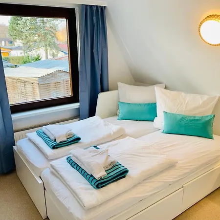 Kapitaens Hus - Traditionelles Reethaus Strandnah, Sauna, Grosser Garten, Pkw-stellplaetze