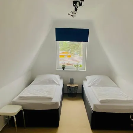 Kapitaens Hus - Traditionelles Reethaus Strandnah, Sauna, Grosser Garten, Pkw-stellplaetze * غرال موريتز