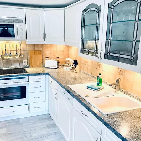 Kapitaens Hus - Traditionelles Reethaus Strandnah, Sauna, Grosser Garten, Pkw-stellplaetze