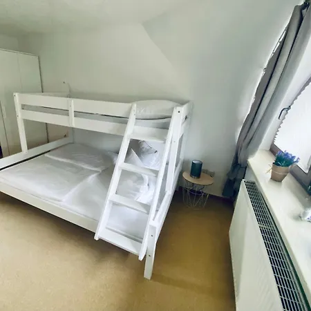 Kapitaens Hus - Traditionelles Reethaus Strandnah, Sauna, Grosser Garten, Pkw-stellplaetze *