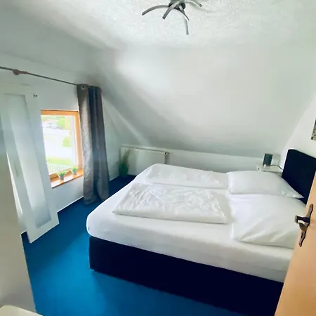 Kapitaens Hus - Traditionelles Reethaus Strandnah, Sauna, Grosser Garten, Pkw-stellplaetze