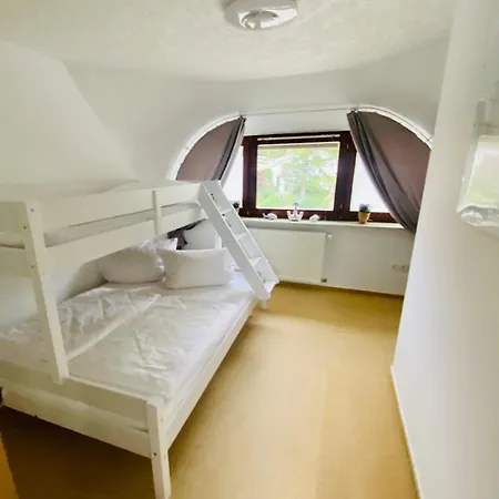 بيت للعطل Kapitaens Hus - Traditionelles Reethaus Strandnah, Sauna, Grosser Garten, Pkw-stellplaetze