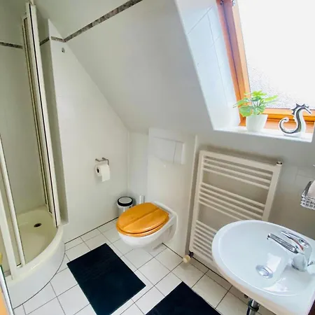 Kapitaens Hus - Traditionelles Reethaus Strandnah, Sauna, Grosser Garten, Pkw-stellplaetze غرال موريتز