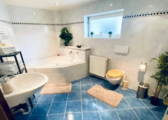 Kapitaens Hus - Traditionelles Reethaus Strandnah, Sauna, Grosser Garten, Pkw-stellplaetze *