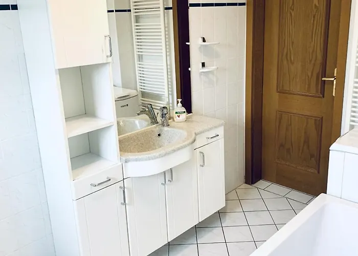 Nyaraló Kapitaens Hus - Traditionelles Reethaus Strandnah, Sauna, Grosser Garten, Pkw-stellplaetze