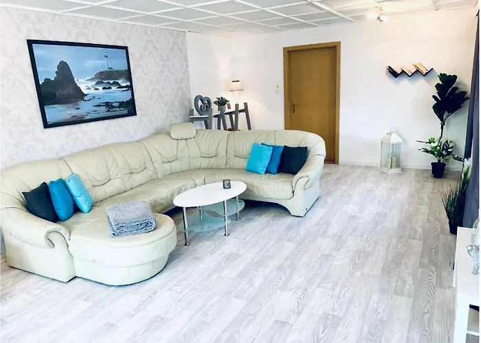 Kapitaens Hus - Traditionelles Reethaus Strandnah, Sauna, Grosser Garten, Pkw-stellplaetze Nyaraló *
