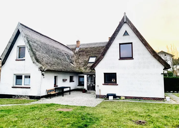Nyaraló Kapitaens Hus - Traditionelles Reethaus Strandnah, Sauna, Grosser Garten, Pkw-stellplaetze *