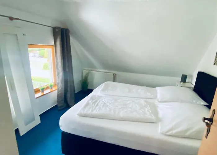 Kapitaens Hus - Traditionelles Reethaus Strandnah, Sauna, Grosser Garten, Pkw-stellplaetze