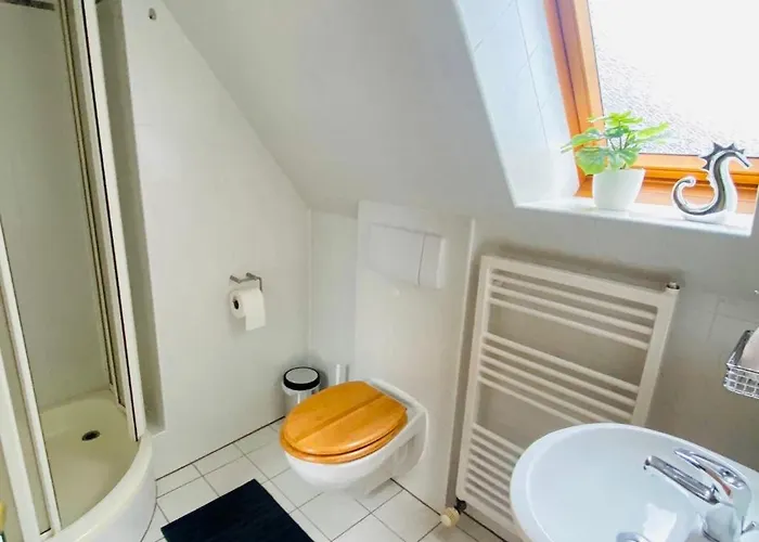 Kapitaens Hus - Traditionelles Reethaus Strandnah, Sauna, Grosser Garten, Pkw-stellplaetze Graal-Müritz
